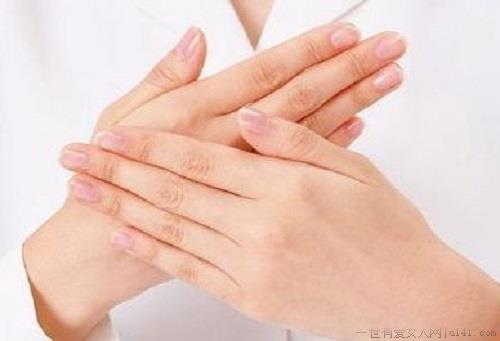 手脱皮是什么原因导致的